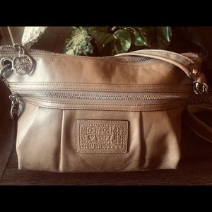 Super adorable coach poppy